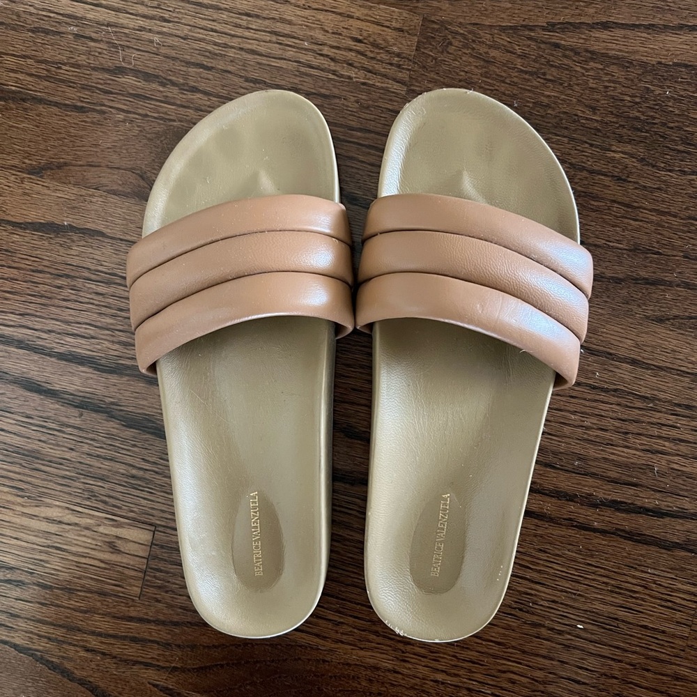 Beatrice Valenzuela Classic Sandalia in Sand